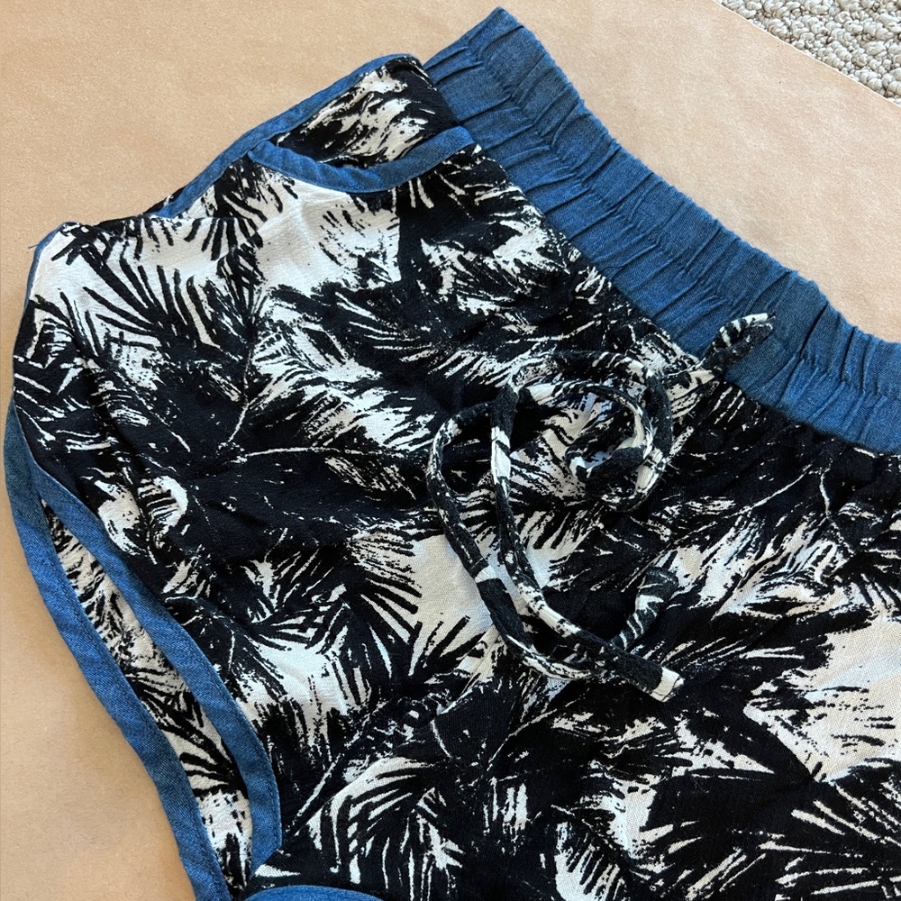 Women’s Love Tree Palm Print Shorts
